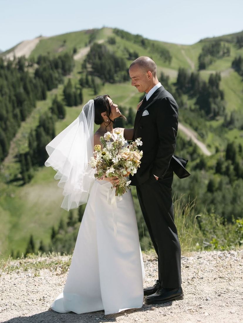 Bride with a low bun and fingertip veil on a Utah mountaintop